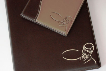 Finition "maroquinerie"